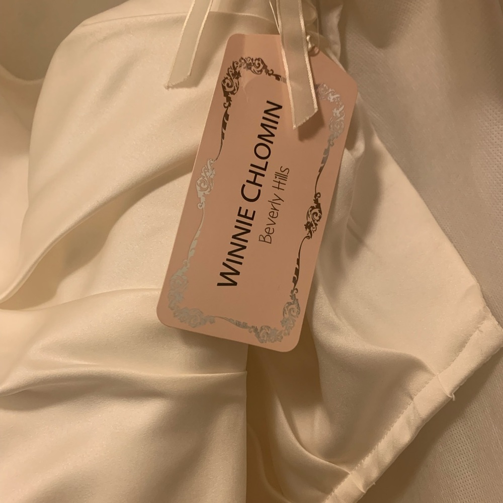 I’m selling a brand NEW Winnie Couture Dress - Picture 6 of 7